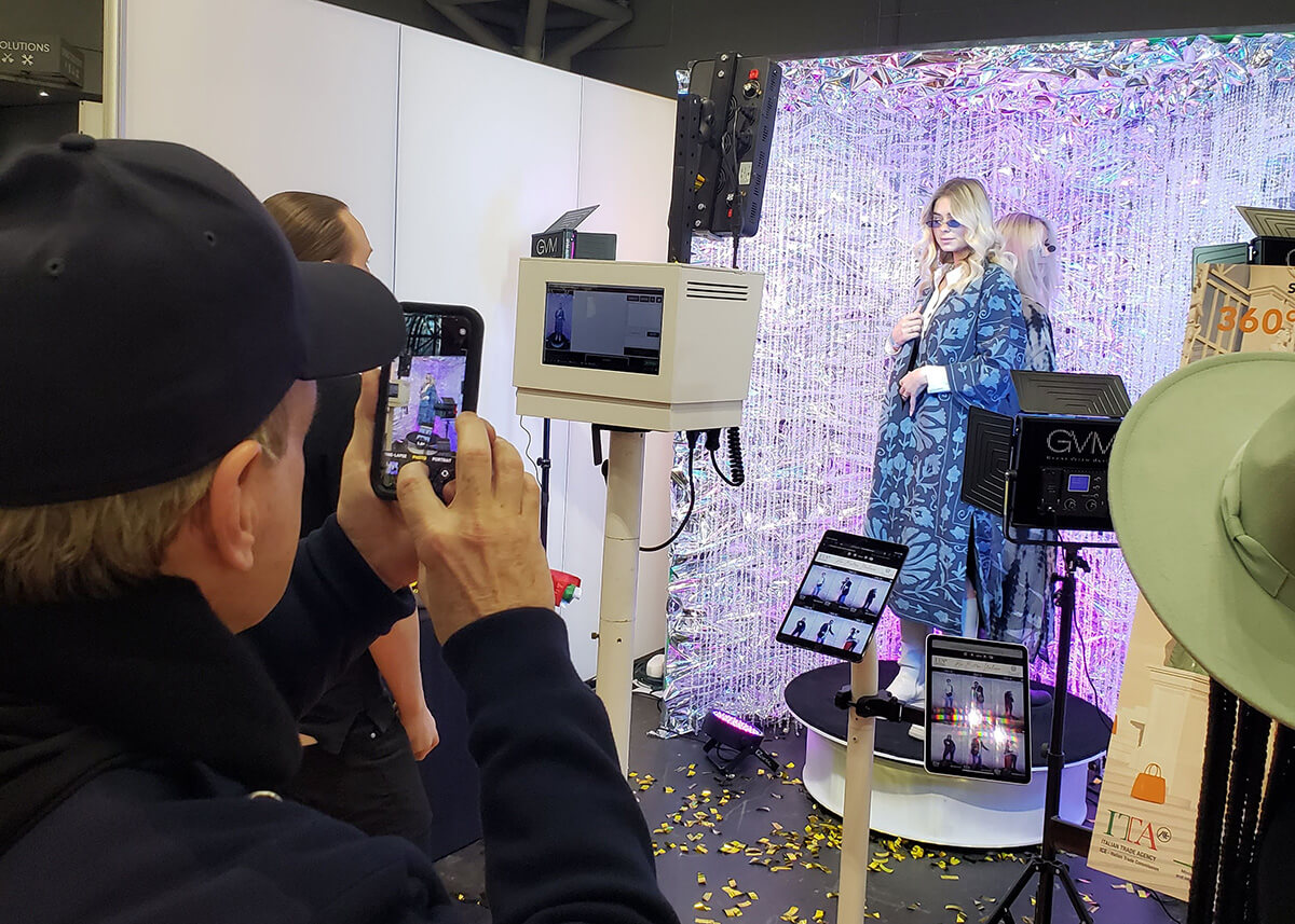 crinkle-foil-backdrop-rental-360-photo-booth