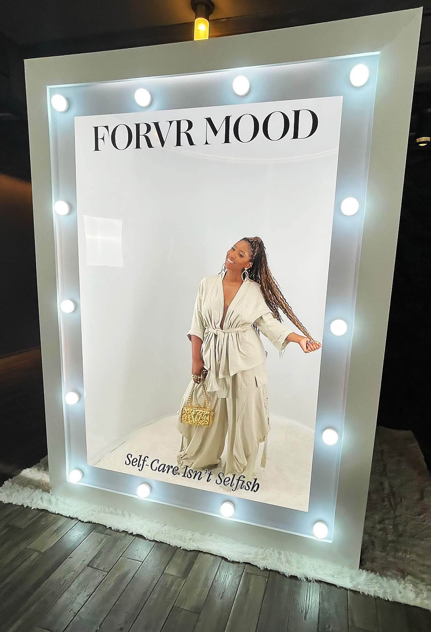 vanity mirror step in box photo booth rental