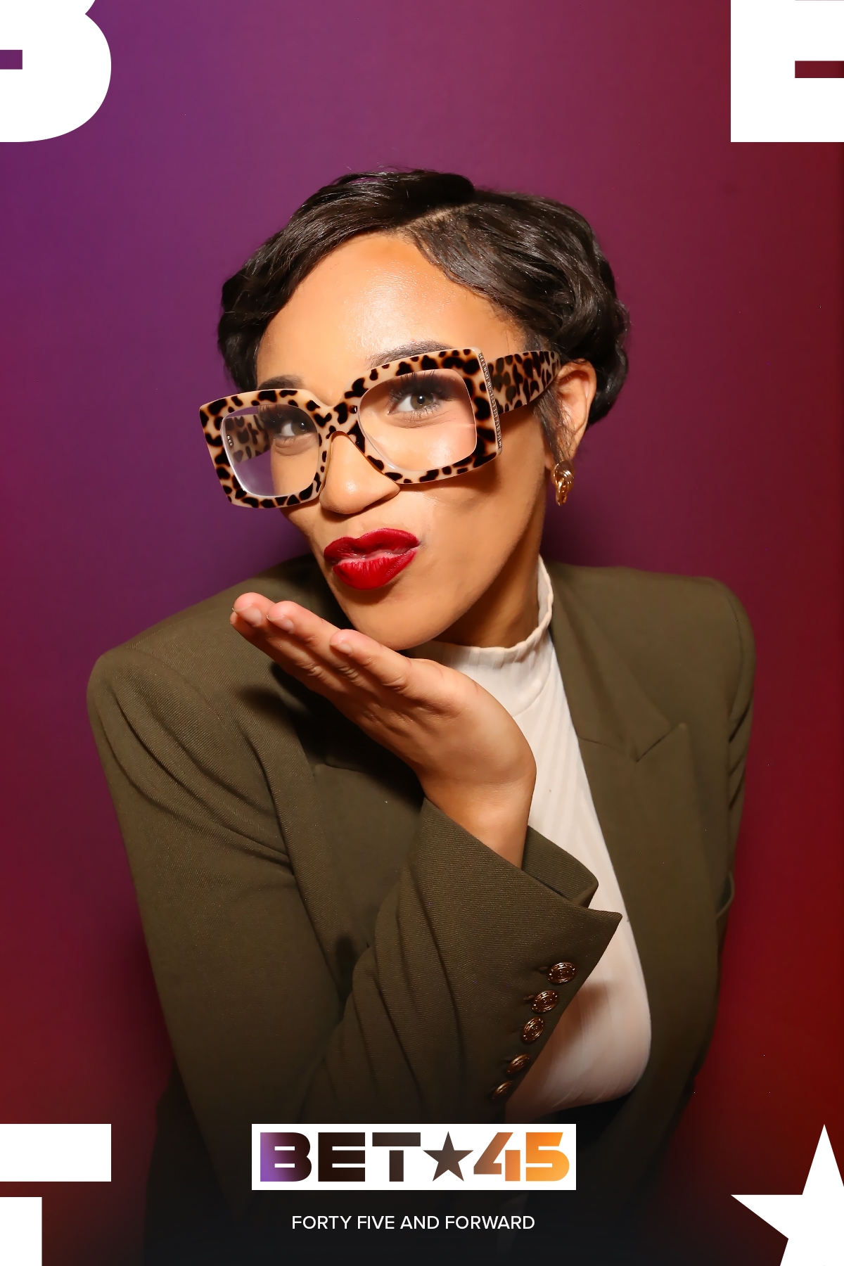 color glamour skin-softening photo booth